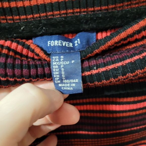 SIZE S. FOREVER 21 off the shoulder long sleeve sweater. - Picture 2 of 3